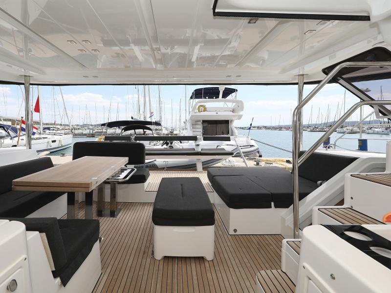 Book yachts online - catamaran - Lagoon 52 - SEA DWELLER (ex.TEQUILA SUNRISE) AC Generator Watermaker - rent