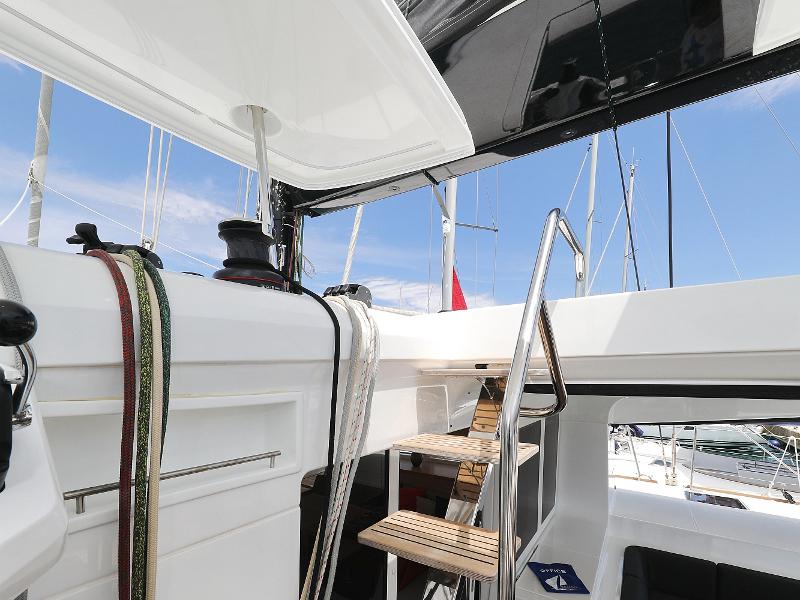 Book yachts online - catamaran - Lagoon 52 - SEA DWELLER (ex.TEQUILA SUNRISE) AC Generator Watermaker - rent
