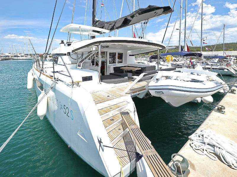 Book yachts online - catamaran - Lagoon 52 - SEA DWELLER (ex.TEQUILA SUNRISE) AC Generator Watermaker - rent