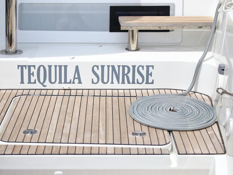 Book yachts online - catamaran - Lagoon 52 - SEA DWELLER (ex.TEQUILA SUNRISE) AC Generator Watermaker - rent