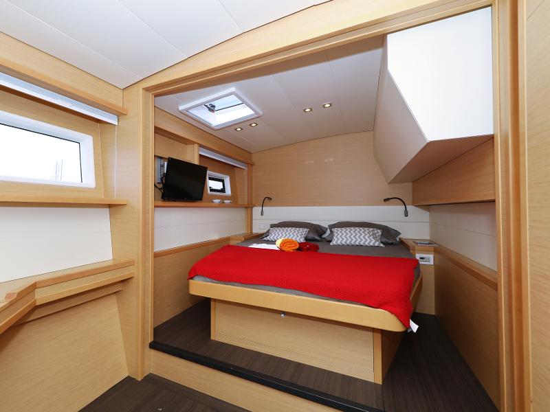 Book yachts online - catamaran - Lagoon 52 - SEA DWELLER (ex.TEQUILA SUNRISE) AC Generator Watermaker - rent