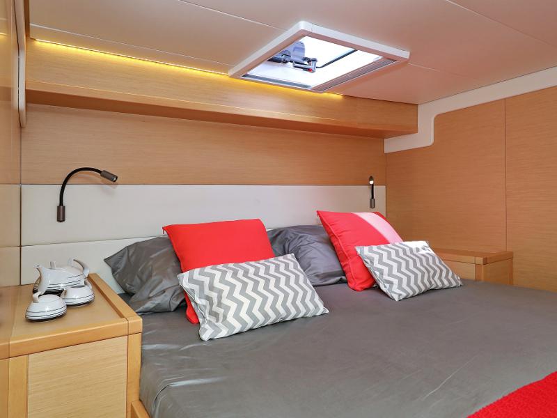 Book yachts online - catamaran - Lagoon 52 - SEA DWELLER (ex.TEQUILA SUNRISE) AC Generator Watermaker - rent