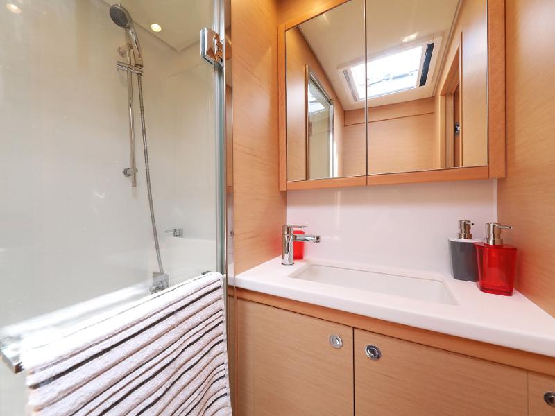 Book yachts online - catamaran - Lagoon 52 - SEA DWELLER (ex.TEQUILA SUNRISE) AC Generator Watermaker - rent