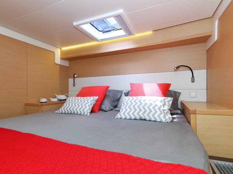 Book yachts online - catamaran - Lagoon 52 - SEA DWELLER (ex.TEQUILA SUNRISE) AC Generator Watermaker - rent