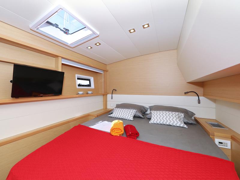 Book yachts online - catamaran - Lagoon 52 - SEA DWELLER (ex.TEQUILA SUNRISE) AC Generator Watermaker - rent