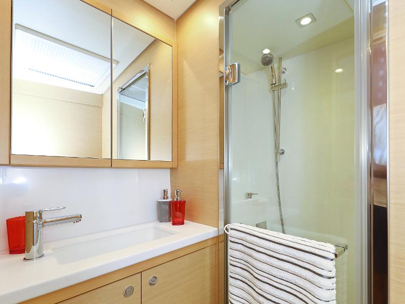 Book yachts online - catamaran - Lagoon 52 - SEA DWELLER (ex.TEQUILA SUNRISE) AC Generator Watermaker - rent