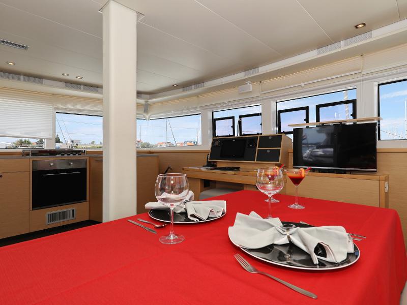 Book yachts online - catamaran - Lagoon 52 - SEA DWELLER (ex.TEQUILA SUNRISE) AC Generator Watermaker - rent
