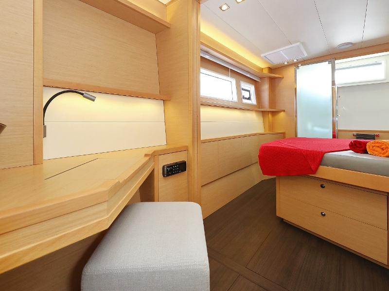 Book yachts online - catamaran - Lagoon 52 - SEA DWELLER (ex.TEQUILA SUNRISE) AC Generator Watermaker - rent