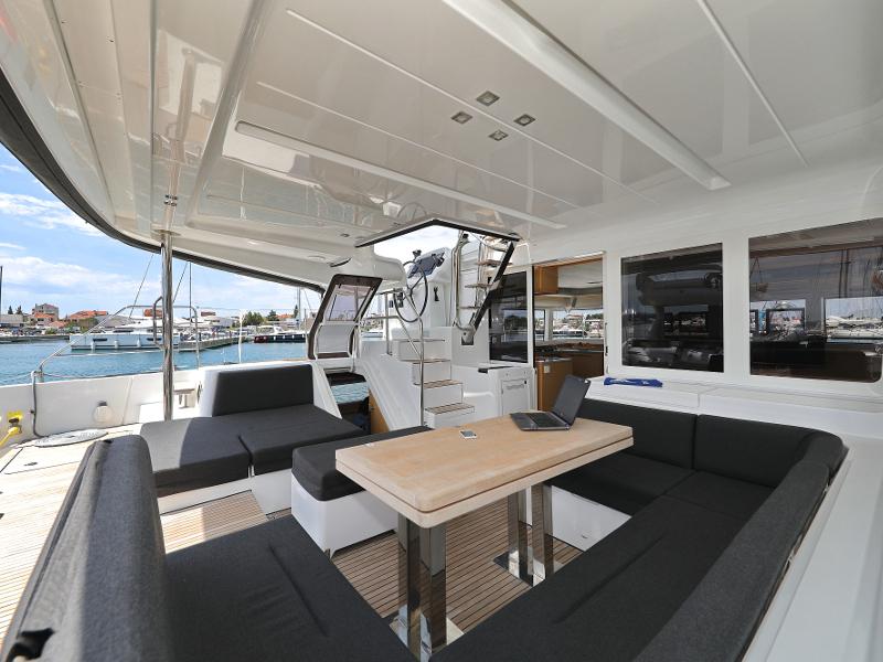 Book yachts online - catamaran - Lagoon 52 - SEA DWELLER (ex.TEQUILA SUNRISE) AC Generator Watermaker - rent