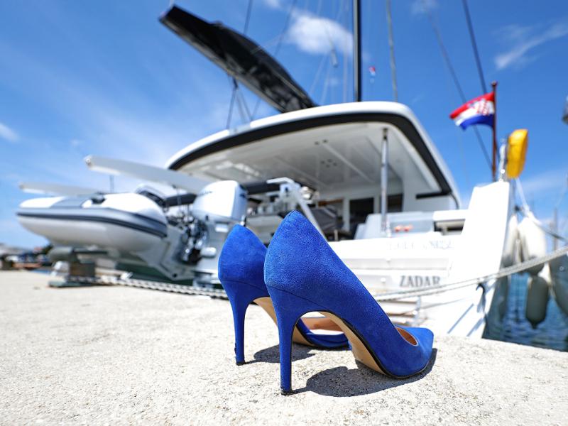 Book yachts online - catamaran - Lagoon 52 - SEA DWELLER (ex.TEQUILA SUNRISE) AC Generator Watermaker - rent