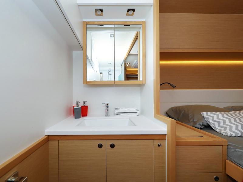 Book yachts online - catamaran - Lagoon 52 - SEA DWELLER (ex.TEQUILA SUNRISE) AC Generator Watermaker - rent