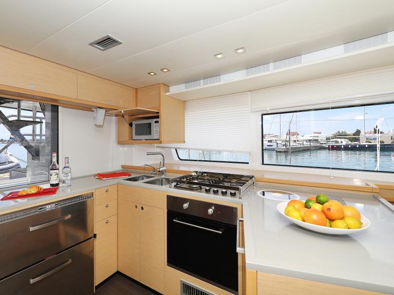 Book yachts online - catamaran - Lagoon 52 - SEA DWELLER (ex.TEQUILA SUNRISE) AC Generator Watermaker - rent