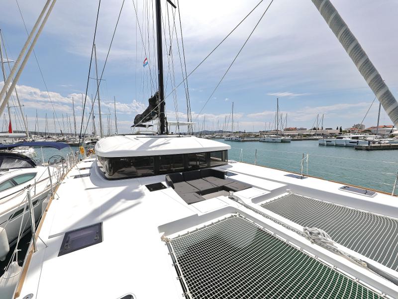 Book yachts online - catamaran - Lagoon 52 - SEA DWELLER (ex.TEQUILA SUNRISE) AC Generator Watermaker - rent