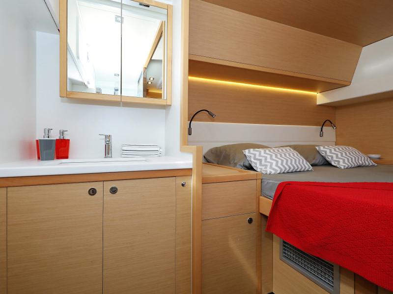 Book yachts online - catamaran - Lagoon 52 - SEA DWELLER (ex.TEQUILA SUNRISE) AC Generator Watermaker - rent