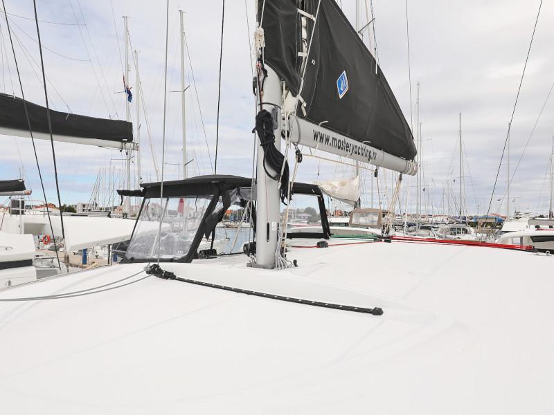 Book yachts online - catamaran - Lagoon 40 - NINA I AC salon + generator - rent