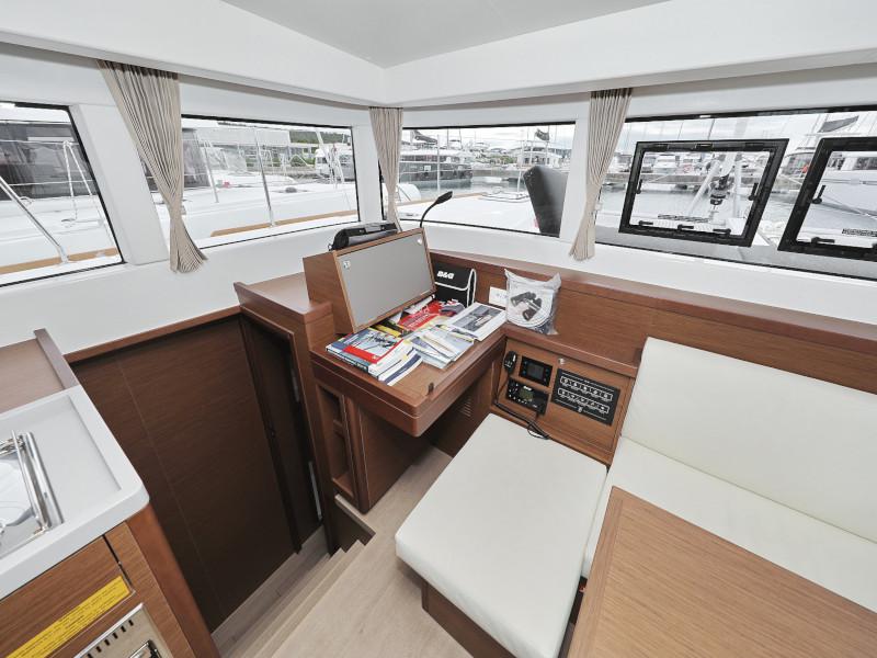 Book yachts online - catamaran - Lagoon 40 - NINA I AC salon + generator - rent