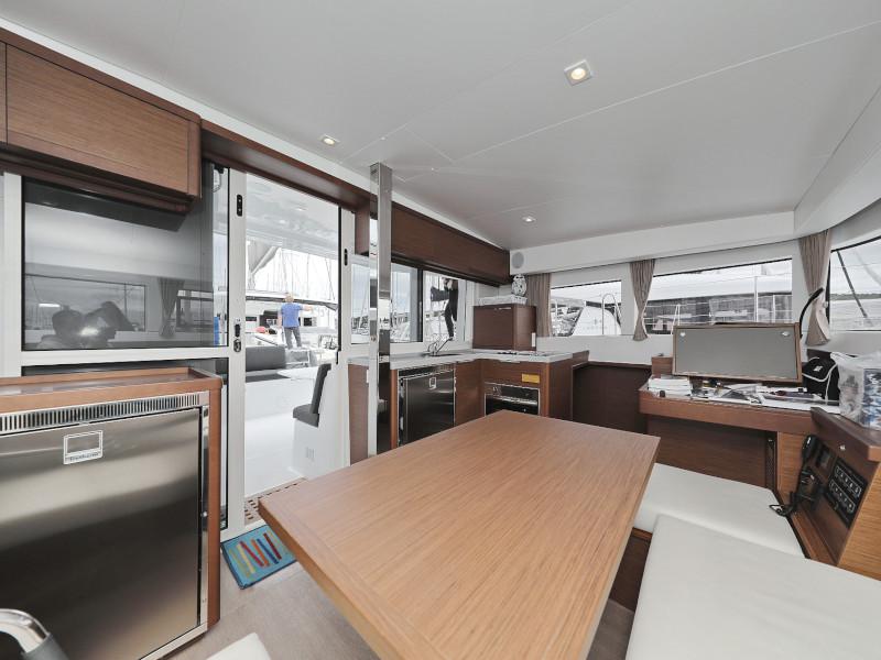 Book yachts online - catamaran - Lagoon 40 - NINA I AC salon + generator - rent