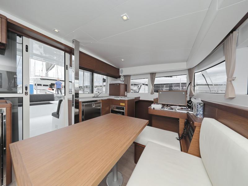 Book yachts online - catamaran - Lagoon 40 - NINA I AC salon + generator - rent