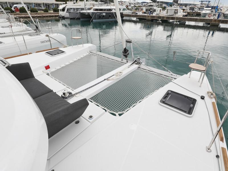 Book yachts online - catamaran - Lagoon 40 - NINA I AC salon + generator - rent