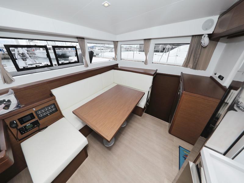 Book yachts online - catamaran - Lagoon 40 - NINA I AC salon + generator - rent