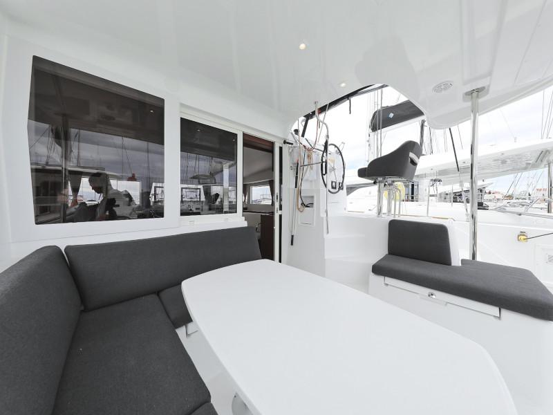 Book yachts online - catamaran - Lagoon 40 - NINA I AC salon + generator - rent