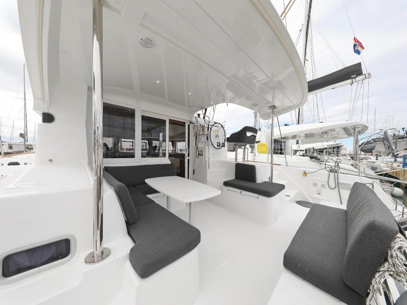 Book yachts online - catamaran - Lagoon 40 - NINA I AC salon + generator - rent