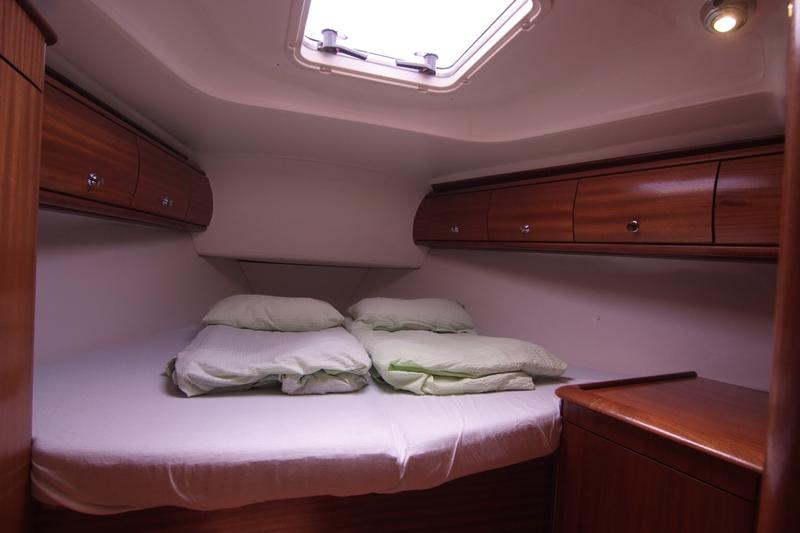 Book yachts online - sailboat - Bavaria 44 - Lady F - rent