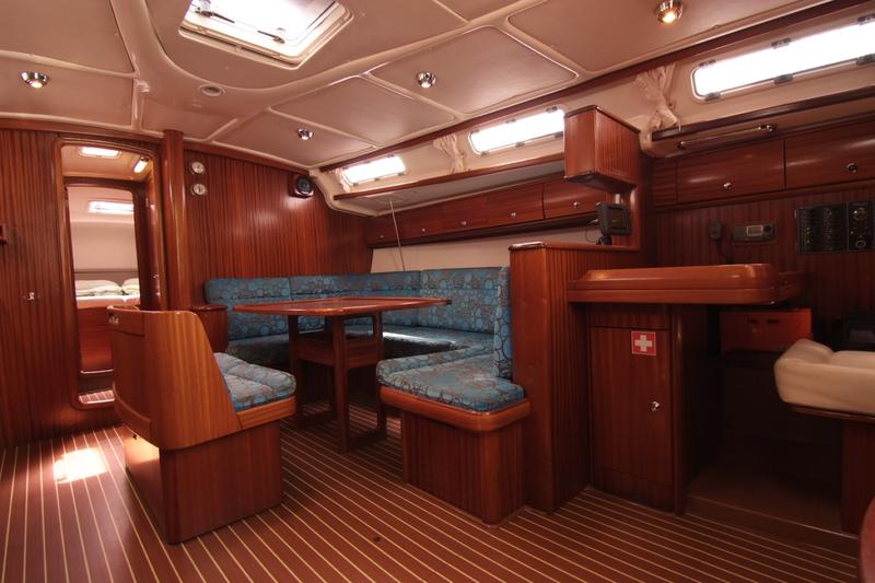 Book yachts online - sailboat - Bavaria 44 - Lady F - rent