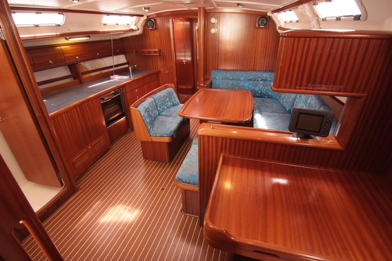 Book yachts online - sailboat - Bavaria 44 - Lady F - rent