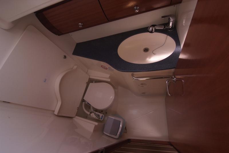 Book yachts online - sailboat - Bavaria 44 - Lady F - rent