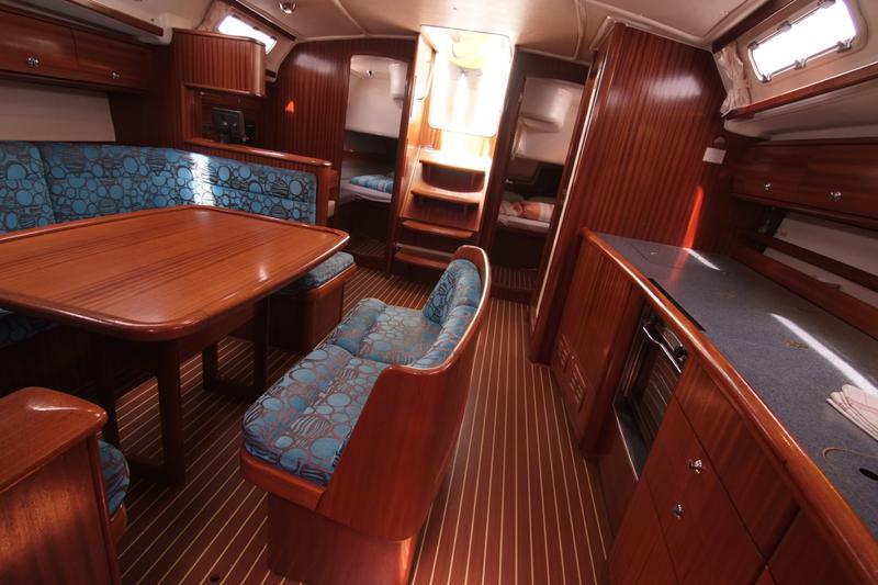 Book yachts online - sailboat - Bavaria 44 - Lady F - rent