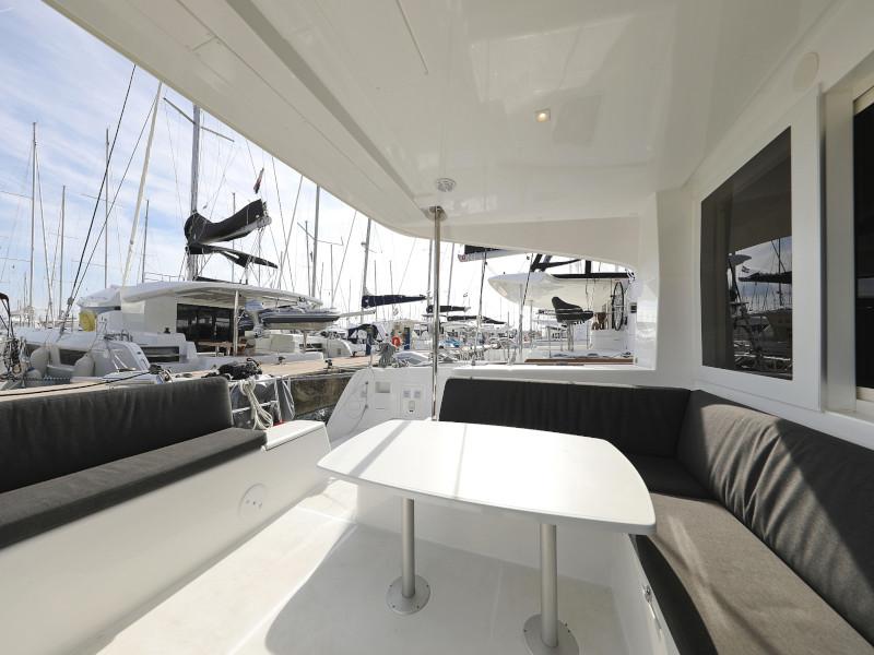 Book yachts online - catamaran - Lagoon 40 - BLUE ANGEL AC salon + generator - rent