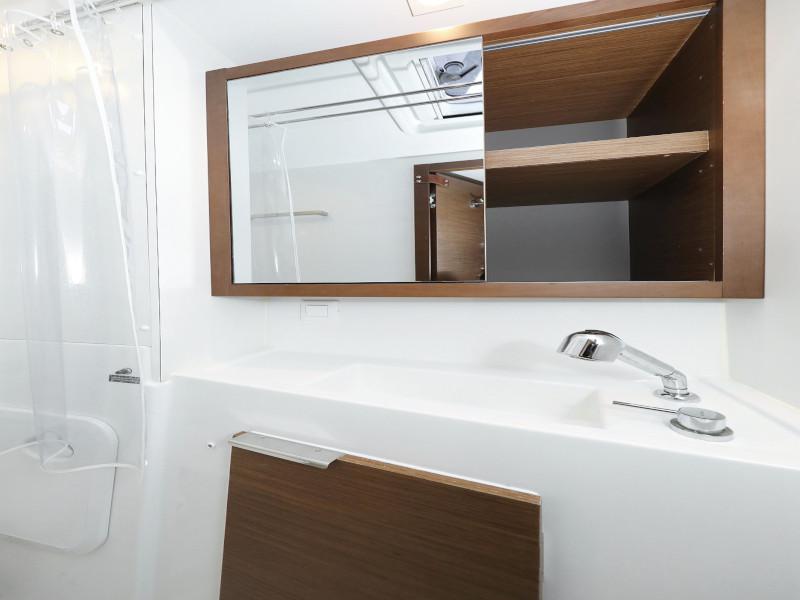 Book yachts online - catamaran - Lagoon 40 - BLUE ANGEL AC salon + generator - rent