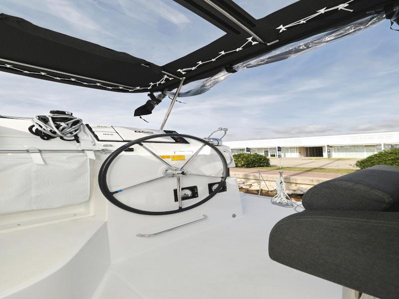 Book yachts online - catamaran - Lagoon 40 - BLUE ANGEL AC salon + generator - rent