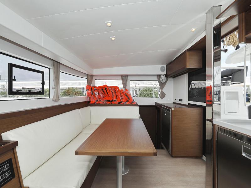 Book yachts online - catamaran - Lagoon 40 - BLUE ANGEL AC salon + generator - rent