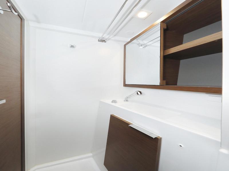 Book yachts online - catamaran - Lagoon 40 - BLUE ANGEL AC salon + generator - rent