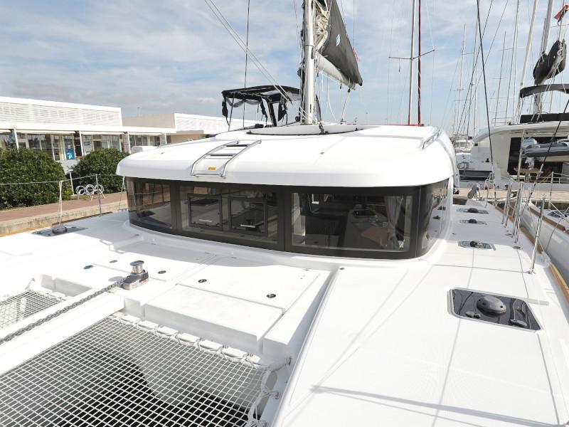 Book yachts online - catamaran - Lagoon 40 - BLUE ANGEL AC salon + generator - rent