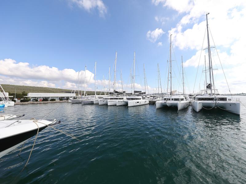 Book yachts online - motorboat - Sunseeker Manhattan 50 - FOREVER MAJA - rent