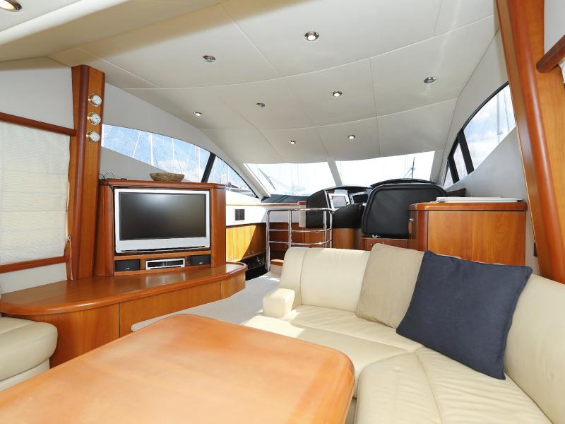 Book yachts online - motorboat - Sunseeker Manhattan 50 - FOREVER MAJA - rent