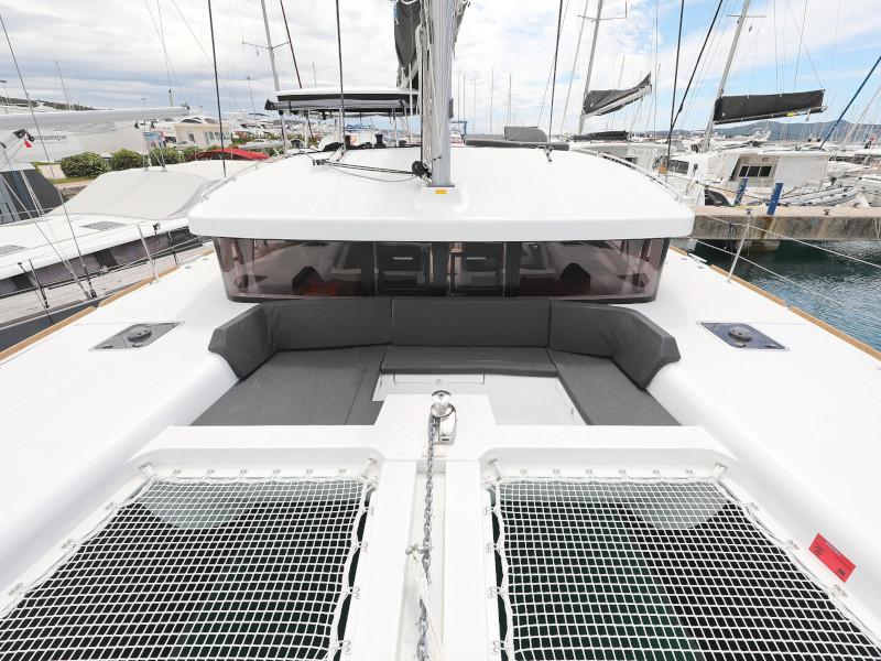 Book yachts online - catamaran - Lagoon 450 - OASIS Air Condition in salon Generator Watermaker - rent