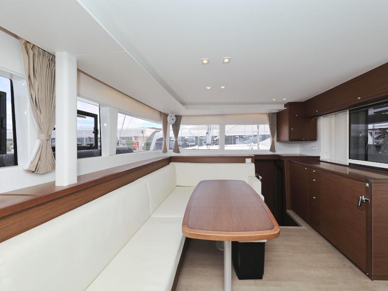 Book yachts online - catamaran - Lagoon 450 - OASIS Air Condition in salon Generator Watermaker - rent