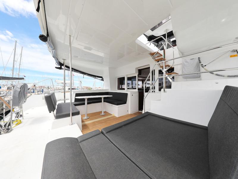 Book yachts online - catamaran - Lagoon 450 - OASIS Air Condition in salon Generator Watermaker - rent