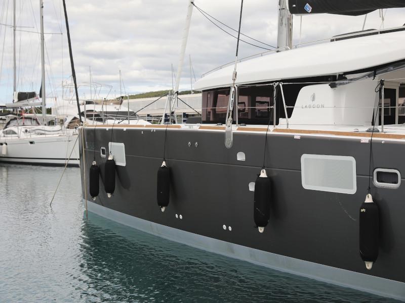 Book yachts online - catamaran - Lagoon 450 - OASIS Air Condition in salon Generator Watermaker - rent