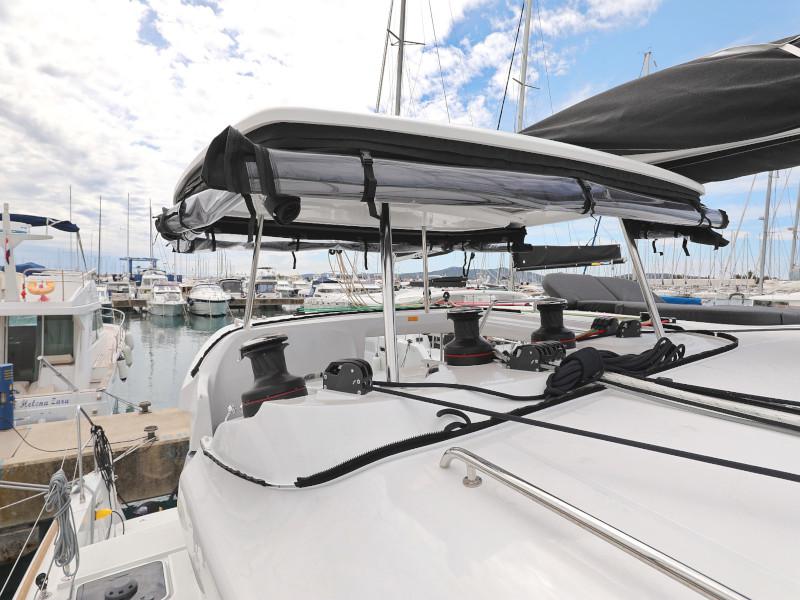 Book yachts online - catamaran - Lagoon 450 - OASIS Air Condition in salon Generator Watermaker - rent
