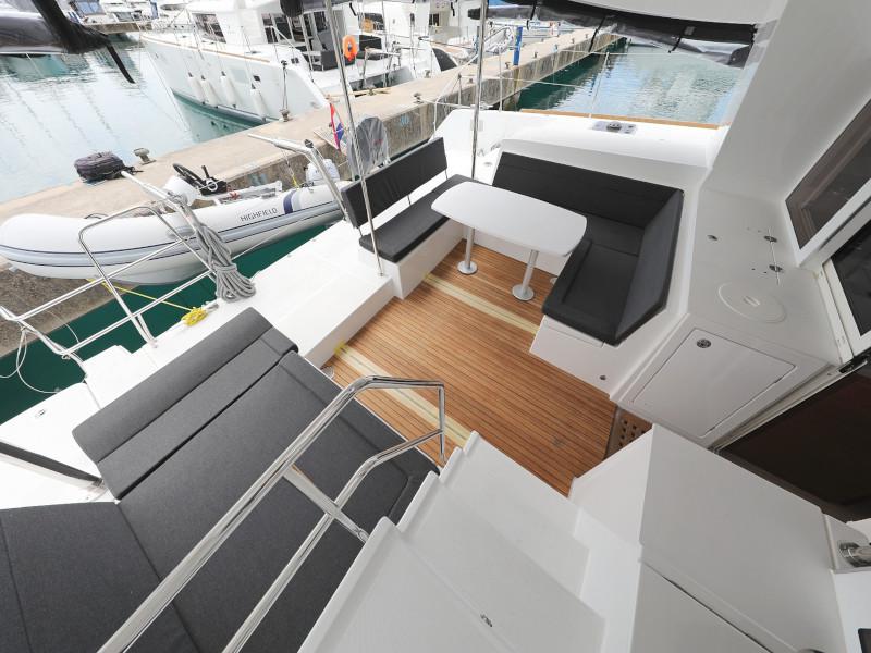 Book yachts online - catamaran - Lagoon 450 - OASIS Air Condition in salon Generator Watermaker - rent