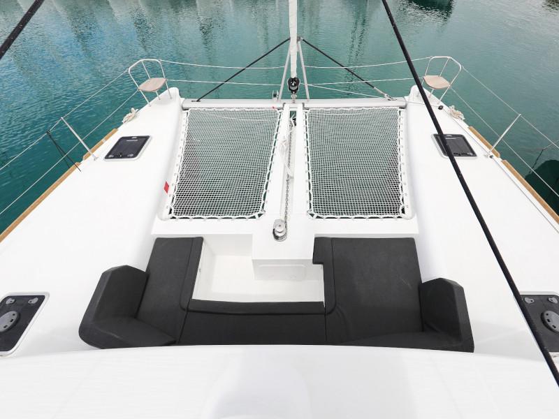 Book yachts online - catamaran - Lagoon 450 - OASIS Air Condition in salon Generator Watermaker - rent