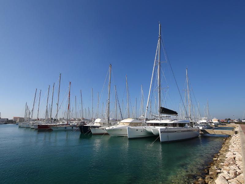 Book yachts online - catamaran - Lagoon 450 - FELIX FINIS  - rent