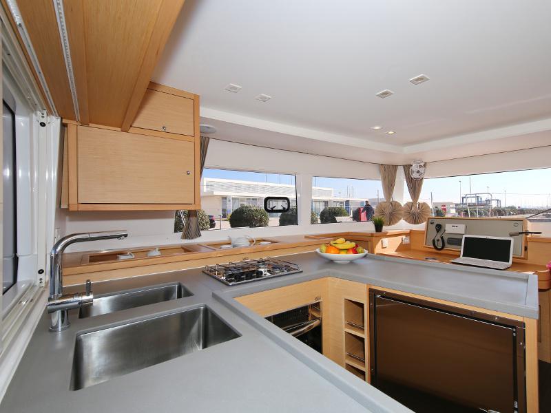 Book yachts online - catamaran - Lagoon 450 - FELIX FINIS  - rent