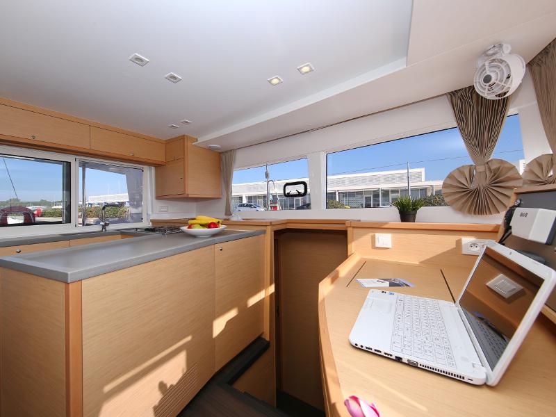 Book yachts online - catamaran - Lagoon 450 - FELIX FINIS  - rent