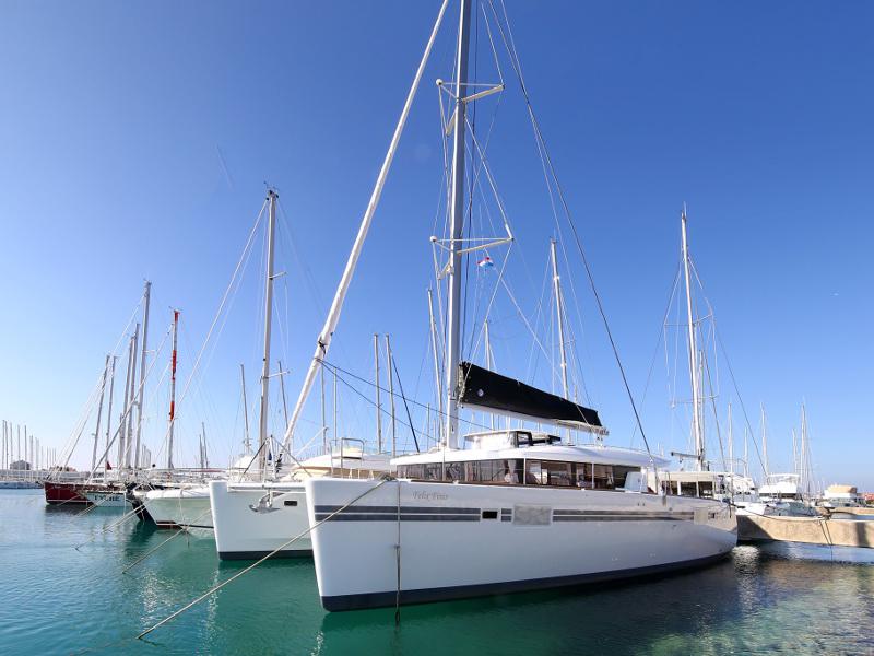 Book yachts online - catamaran - Lagoon 450 - FELIX FINIS  - rent